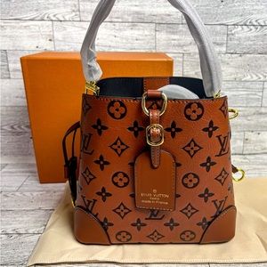 Shoulder bucket bag. Brown,black, and purple available.